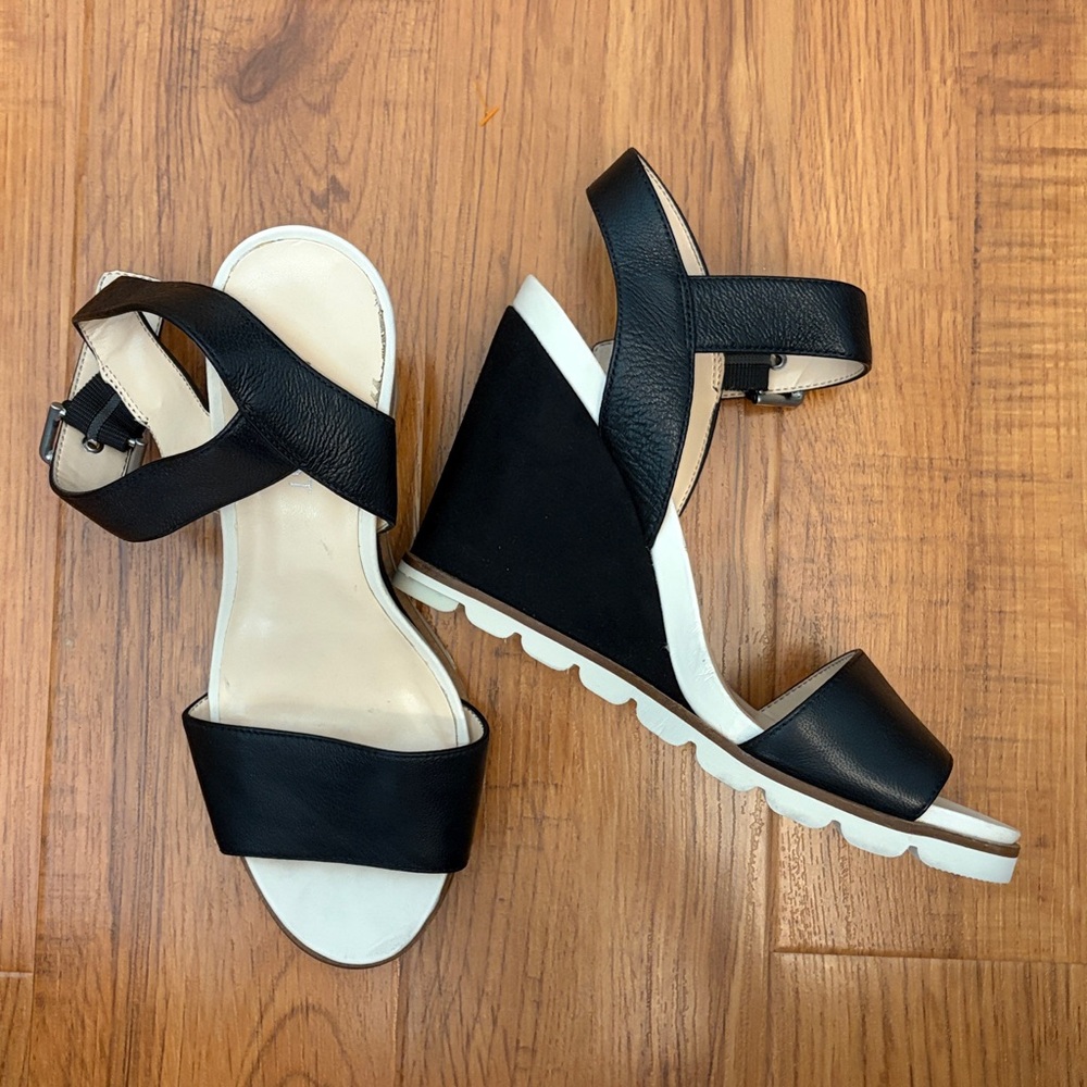 Nine West Black Leather Ankle Strap Wedge Sandals Women’s, size 8